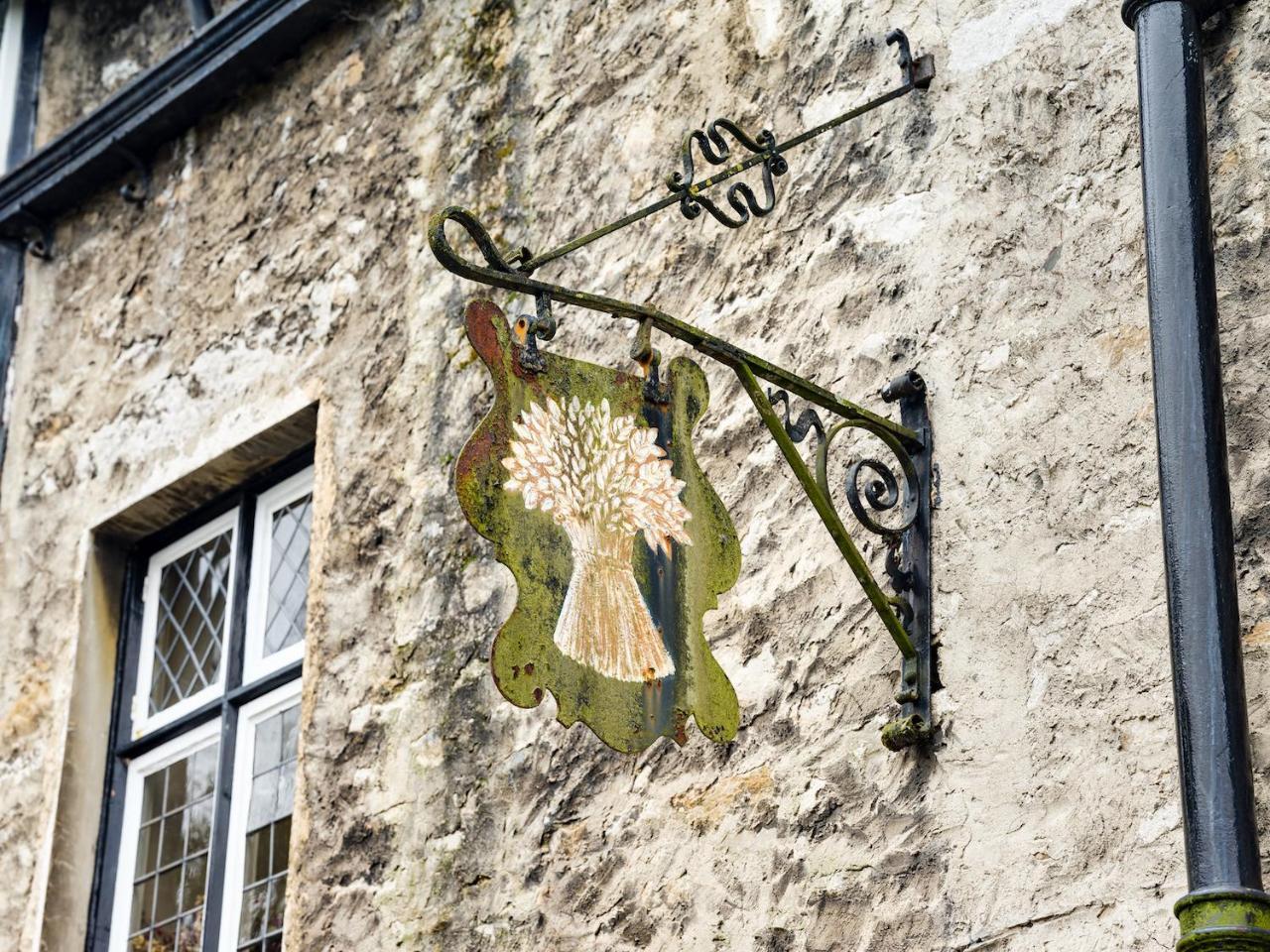 The Wheatsheaf At Beetham Hotel Sandside  Екстериор снимка