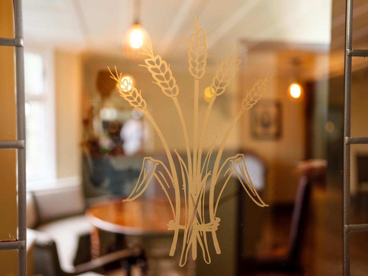 The Wheatsheaf At Beetham Hotel Sandside  Екстериор снимка